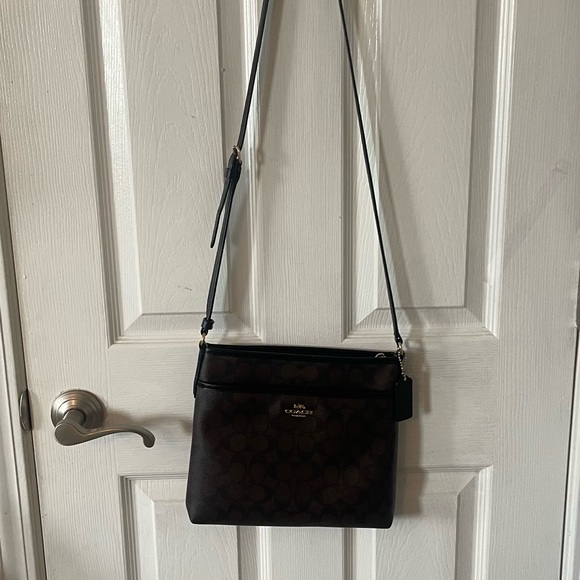 Coach Black and Brown Signature Bag leather crossbody in great condition - Picture 14 of 16